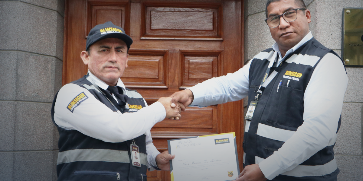 Agentes de seguridad capacitados en lucha contra incendios.